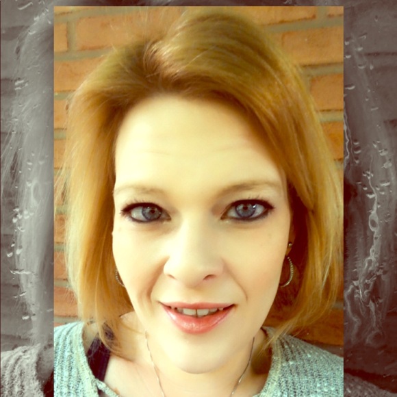 Meet your Posher, Brooke - Picture 1 of 1